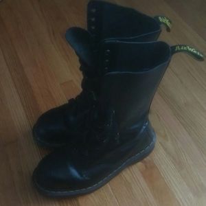 Dr Marten 14 eyelet size 8 boot